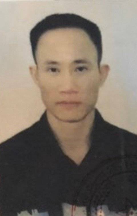 Người đàn ông ôm lựu đạn cố thủ ở Sài Gòn bị khởi tố 3 tội danh Nguoi dan ong om luu dan co thu o Sai Gon bi khoi to 3 toi danh