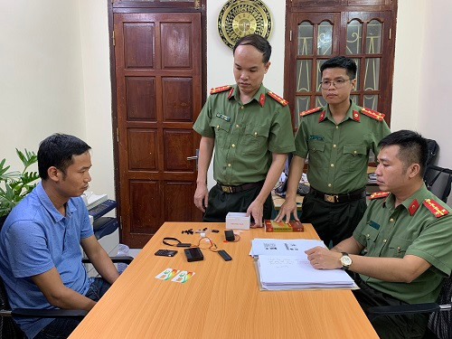 Phát hiện đường dây mua bán các thiết bị ghi âm, ghi hình để gian lận thi cử Phat hien duong day mua ban cac thiet bi ghi am, ghi hinh de gian lan thi cu