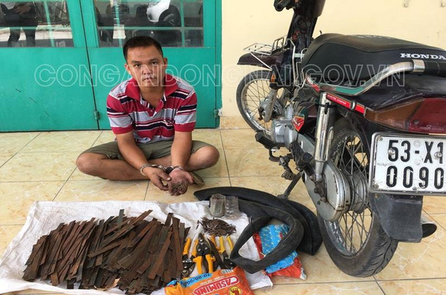 Chủ tiệm sửa xe chuyên đi rải đinh trên quốc lộ 51 trong mùa dịch Covid-19 Chu tiem sua xe chuyen di rai dinh tren quoc lo 51 trong mua dich Covid-19