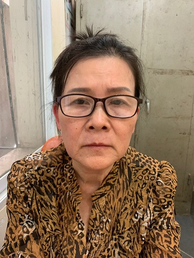 Nữ giáo viên nghỉ hưu bị bắt về tội làm giả con dấu tài liệu Nu giao vien nghi huu bi bat ve toi lam gia con dau tai lieu