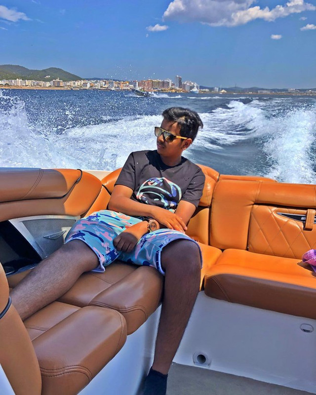 Ngoài tay chơi giày nổi tiếng, rich kid 10X Dubai còn sở hữu vườn thú mini - Hình 3 Ngoai tay choi giay noi tieng, rich kid 10X Dubai con so huu vuon thu mini-Hinh-3