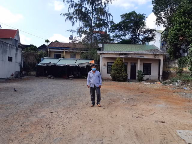 36 nam di doi dat vang bi thu hoi bang... mieng