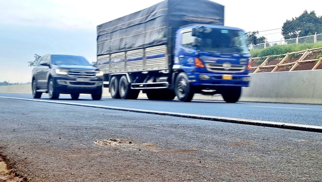 Những hiểm nguy rình rập trên tuyến cao tốc Dầu Giây - Phan Thiết - Hình 8 Nhung hiem nguy rinh rap tren tuyen cao toc Dau Giay - Phan Thiet-Hinh-8
