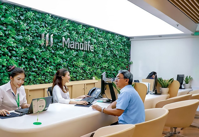 Nhung lan dinh lum xum cua bao hiem Manulife khien khach hang ngan ngam