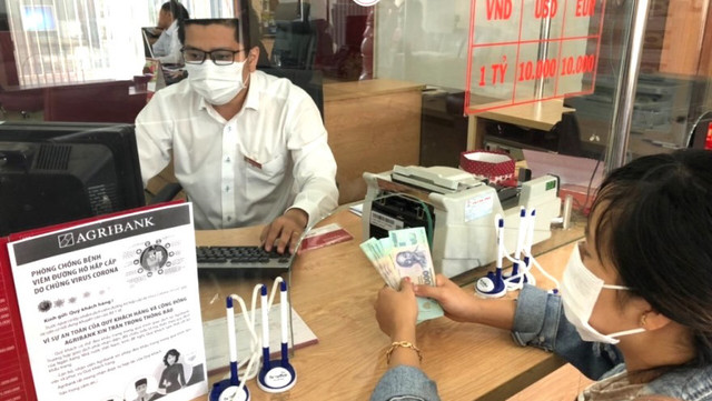 Ngân hàng bối rối với cơ cấu lại nợ bởi Covid-19 Ngan hang boi roi voi co cau lai no boi Covid-19