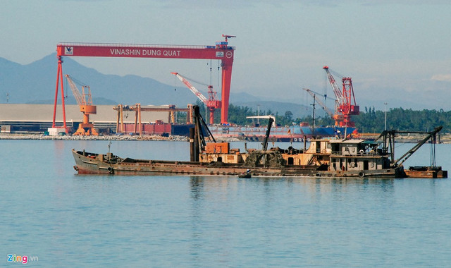 Cận cảnh con tàu 104.000 tấn đội vốn lên hơn 70 triệu USD ở Dung Quất - Hình 14 Can canh con tau 104.000 tan doi von len hon 70 trieu USD o Dung Quat-Hinh-14