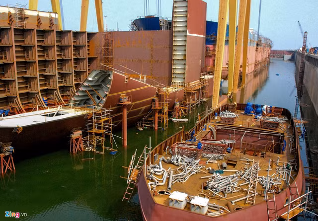Can canh con tau 104.000 tan doi von len hon 70 trieu USD o Dung Quat-Hinh-16