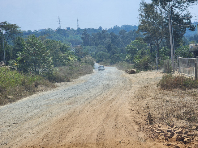 Mục sở thị con đường hơn trăm tỉ đang bị bỏ hoang - Hình 4 Muc so thi con duong hon tram ti dang bi bo hoang-Hinh-4
