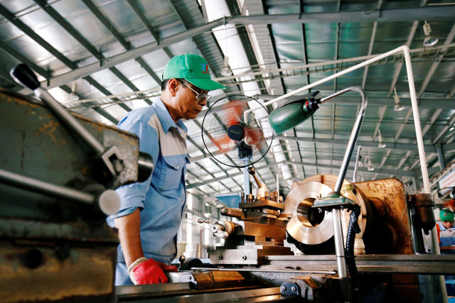ADB hạ dự báo tăng trưởng GDP Việt Nam xuống 4,8% ADB ha du bao tang truong GDP Viet Nam xuong 4,8%