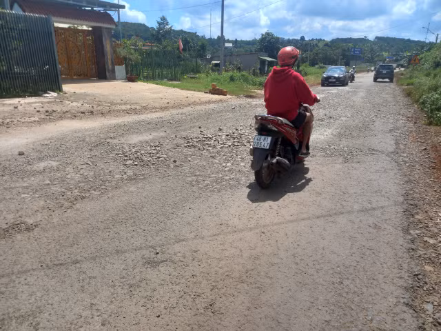 Dak Nong: Tinh lo 1 vua nang cap, sua chua da hu hong nang-Hinh-3