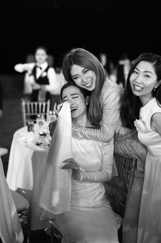 Cười ngất với ảnh hài hước chưa từng được công bố tại đám cưới Đông Nhi - Hình 6 Cuoi ngat voi anh hai huoc chua tung duoc cong bo tai dam cuoi Dong Nhi-Hinh-6