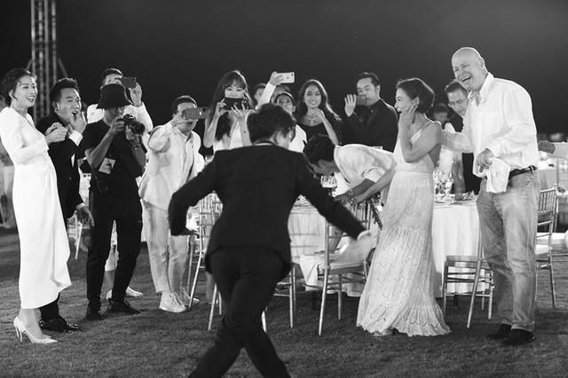 Cười ngất với ảnh hài hước chưa từng được công bố tại đám cưới Đông Nhi - Hình 11 Cuoi ngat voi anh hai huoc chua tung duoc cong bo tai dam cuoi Dong Nhi-Hinh-11