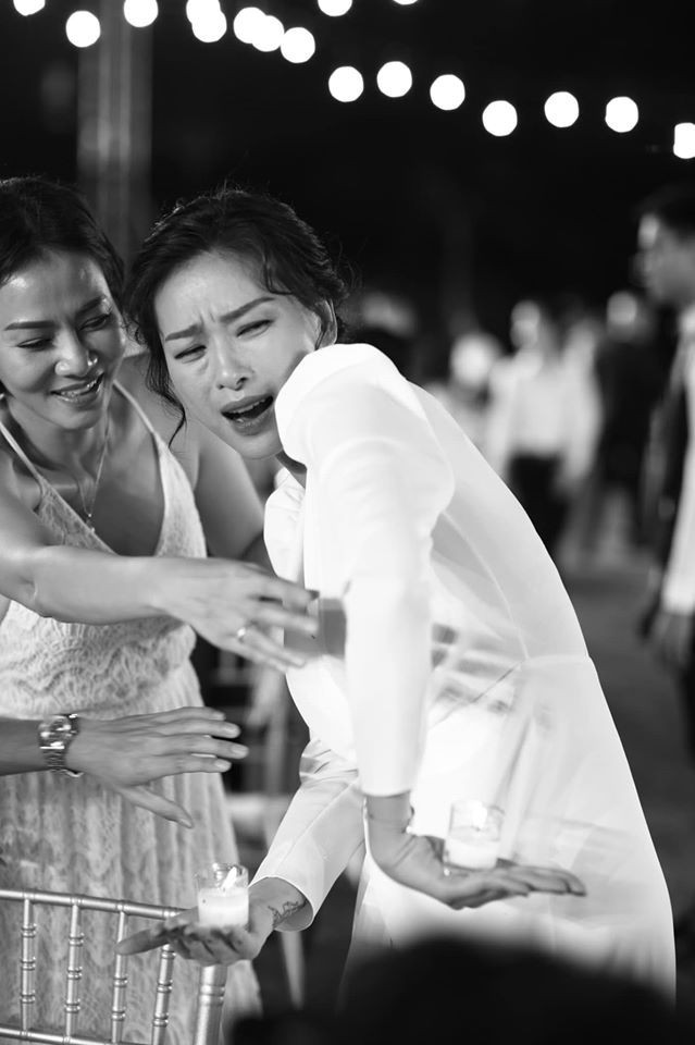 Cười ngất với ảnh hài hước chưa từng được công bố tại đám cưới Đông Nhi - Hình 7 Cuoi ngat voi anh hai huoc chua tung duoc cong bo tai dam cuoi Dong Nhi-Hinh-7
