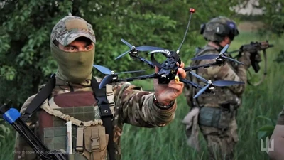 Để tránh thiệt hại nghiêm trọng, lực lượng hậu cần và hỗ trợ của Ukraine đã được di chuyển đến vị trí cách xa đường tiếp xúc từ 40 đến 50 km. Điều này khiến việc tiếp tế trở nên khó khăn hơn đối với các chỉ huy hậu cần, nhưng việc này là cần thiết, nhằm tránh tổn thất.