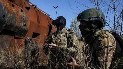 Thế trận thiên la địa vòng của Ukraine ở Pokrovsk và chiến thuật của Nga 