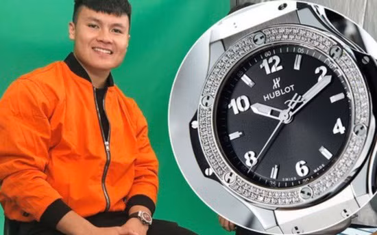  Quang Hải là một anh chàng sở hữu phong cách thời trang tối giản với nhiều món đồ bình dân. Song nếu để ý, anh cũng là chàng trai không thể chối từ trước sức hấp dẫn của những món đồ thời trang xa xỉ, đắt đỏ mà sang chảnh. Chỉ riêng chiếc đồng hồ Hublot đã ngốn số tiền hơn 300 triệu. Ngoài ra, Quang Hải còn sở hữu thêm 1 số dòng đồng hồ đến từ các thương hiệu khác với số tiền không hề nhỏ.