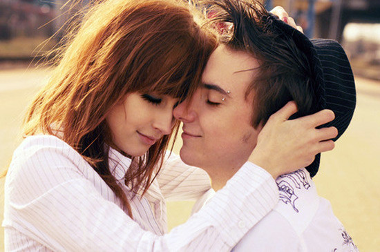 Khiến anh ấy trân trọng bạn hơn: Nam giới thường cảm thấy được tôn trọng khi bạn ghi nhận những gì anh ấy làm. Còn với phụ nữ, không chỉ là được nửa kia ghi nhận đóng góp của bản thân mà còn là sự thấu hiểu và thông cảm với chặng đường họ phải vượt qua để đạt được điều đó. Vì vậy, bất kể trong công việc hay ở nhà, nam giới cần tỏ ra quan tâm hơn đến những trở ngại hay khó khăn người phụ nữ của mình gặp phải.