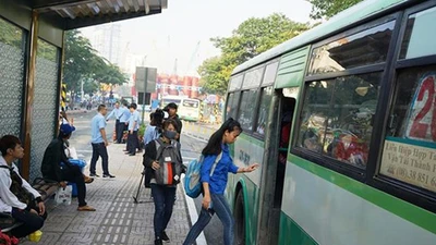TPHCM đề xuất miễn phí xe buýt cho học sinh