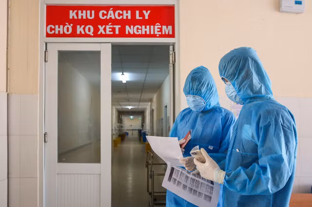 Viet Nam co them 3 ca mac COVID-19 nhap canh trong sang nay