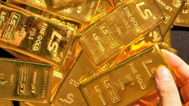 Giá vàng hôm nay: Vàng SJC cao hơn 16 triệu đồng/lượng so với giá vàng thế giới Gia vang hom nay: Vang SJC cao hon 16 trieu dong/luong so voi gia vang the gioi