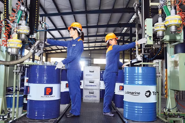 Hoa dau Petrolimex vua bi xu phat do vi pham ve thue