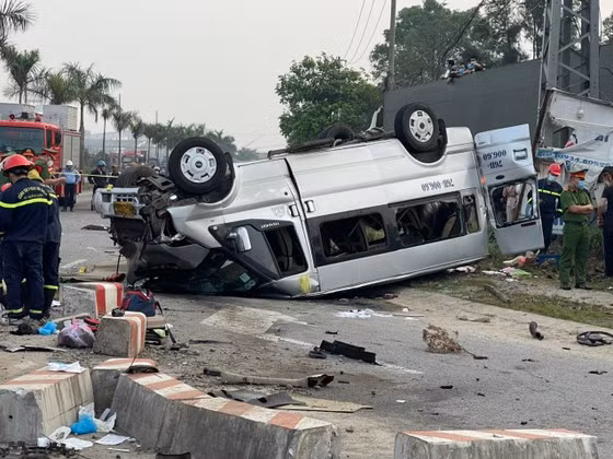 Hiện trường vụ tai nạn thảm khốc khiến 8 người tử vong ở Quảng Nam Hien truong vu tai nan tham khoc khien 8 nguoi tu vong o Quang Nam