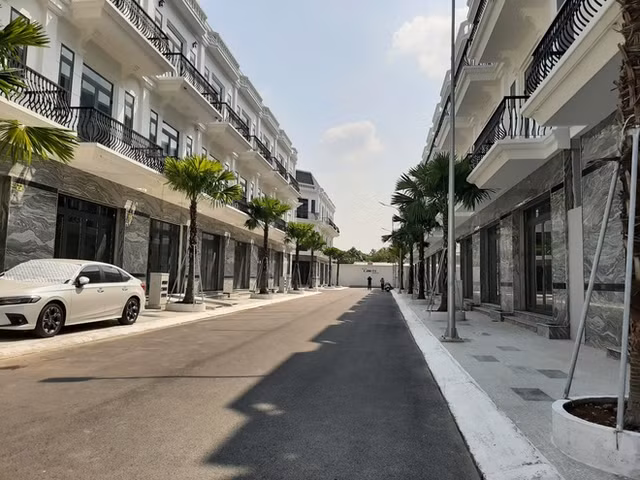 Ai là người chịu trách nhiệm trong vụ 42 căn nhà xây trái phép ở Vĩnh Long? - Hình 3 Ai la nguoi chiu trach nhiem trong vu 42 can nha xay trai phep o Vinh Long?-Hinh-3