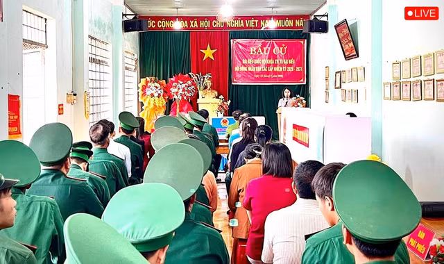 Lễ khai mạc tại điểm bỏ phiểu số 7, bầu cử đại biểu Quốc hội khóa XVI và đại biểu HĐND các cấp nhiệm kỳ 2026-2031 (thôn Cửa Khẩu, xã Ia Dom). Ảnh: Minh Triều