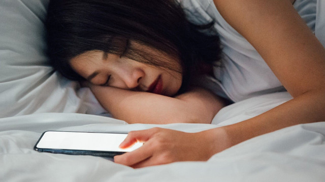 Ngày càng nhiều người dùng phản ánh tình trạng điện thoại tự khởi động lại vào ban đêm mà không rõ nguyên nhân. tu-1.png
