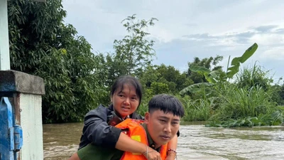 Khánh Hòa ngập sâu, sạt lở khắp nơi sau 2 ngày mưa lớn