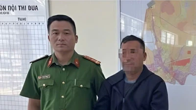 Quảng Ngãi: Ngăn cản mua rượu, đối tượng đổ xăng đốt vợ và cháu rồi bỏ trốn