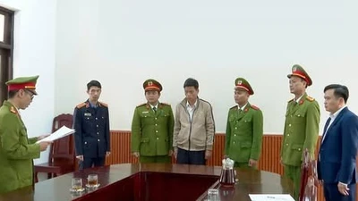 Huế bắt tạm giam nguyên cán bộ địa chính phường giả mạo hồ sơ đất đai