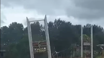 Lâm Đồng: Nước lũ sông Đa Nhim cuốn trôi cầu treo Phú Thiện dài 100m