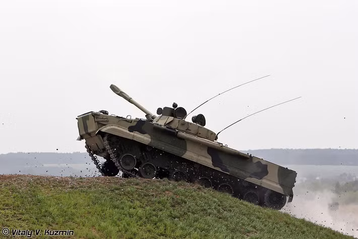 BMP-3 là dòng xe chiến đấu mạnh nhất do Liên Xô thiết kế và trang bị từ năm 1987. Khi ra đời, nó nhanh chóng biên mọi dòng xe chiến đấu bộ binh phương Tây trở thành lạc hậu và yếu ớt. Nguồn ảnh: Wikipedia