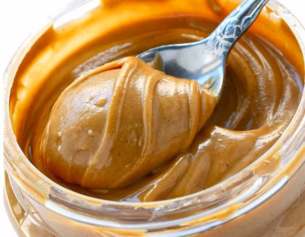 Bơ đậu phộng. Bơ đậu phộng là nguồn cung cấp protein dồi dào, có lợi cho sức khỏe. Tuy nhiên, nhiều thành phẩm bơ đậu phộng thương mại có thể chứa lượng lớn đường. Có những sản phẩm có thể chứa 8g/2 muỗng bơ đậu phộng. Do vậy, bạn nên chú ý thành phần dinh dưỡng của chúng trước khi quyết định lựa chọn.