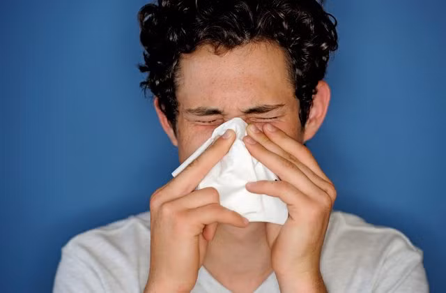 Các triệu chứng của bệnh dị ứng theo mùa khá giống với các triệu chứng của bệnh cảm lạnh. Vì vậy mà nó thường bị nhầm lẫn với bệnh cảm lạnh. Ảnh: usnews.