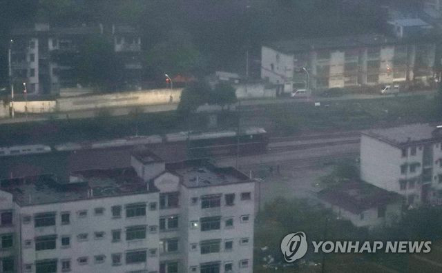 Sáng ngày 26/2, đoàn tàu được cho là chở ông Kim Jong-un chạy qua Bằng Tường, Quảng Tây, Trung Quốc trước khi vào địa phận Việt Nam (Ảnh: Yonhap)