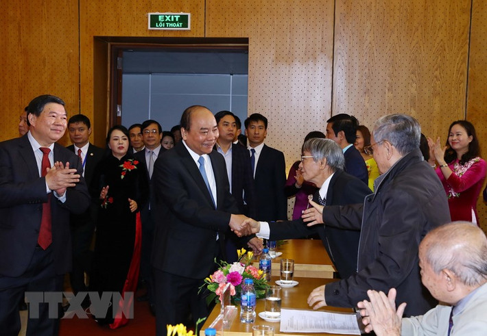 Thủ tướng Nguyễn Xuân Phúc với các đại biểu tại lễ kỷ niệm. (Ảnh: Thống Nhất/TTXVN)