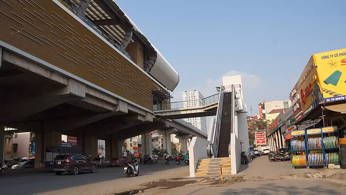 Nhà ga khu vực Thượng Đình.