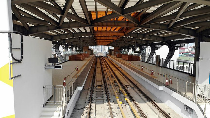 Phía trong nhà ga, các khu vực quầy "check in" đã cơ bản được lắp đặt đầy đủ.