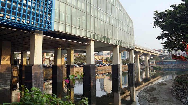 Với mục tiêu tăng năng lực cho vận tải công cộng Hà Nội, từ tháng 10/2011 tuyến ĐSĐT đầu tiên Hà Nội Cát Linh – Hà Đông đã được khởi công.