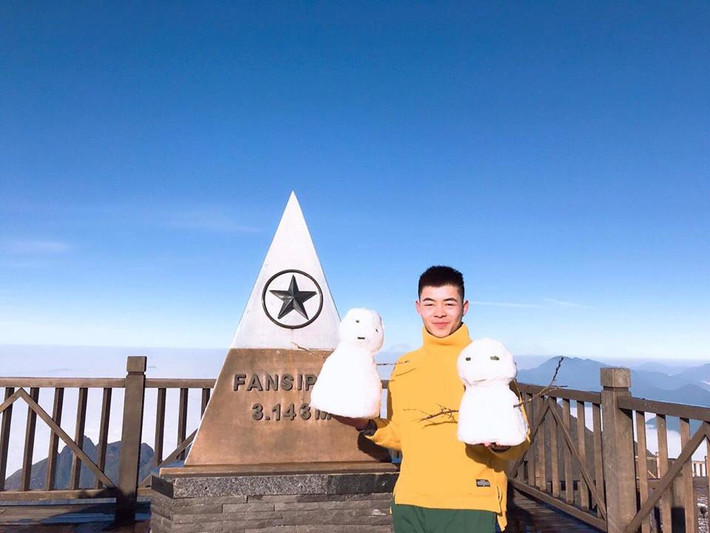 Nặn người tuyết để chụp ảnh.