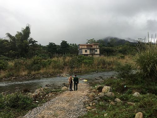 Lạ thay, khi được phóng viên cung cấp thông tin và một số hình ảnh, lãnh đạo Đồn Biên phòng Cửa khẩu Hoành Mô khẳng định không thể có chuyện đó