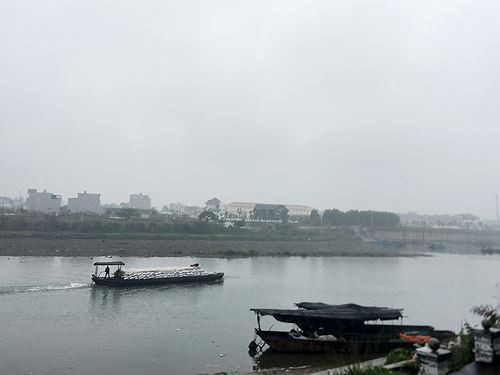 Do bị cấm biên phía Trung Quốc nên hàng hóa khó thẩm lậu hơn các địa bàn khác