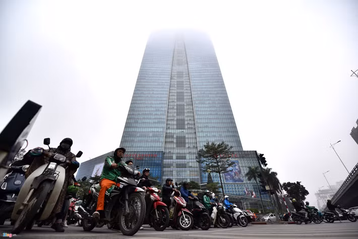 Tương tự ở tòa nhà Lotte.