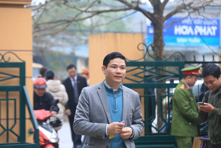 Ông Hoàng Công Tình cũng có mặt tại tòa.