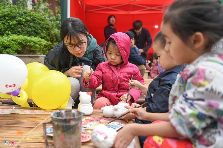 Khu vực tô tượng cũng hấp dẫn các bạn nhỏ thỏa sức sáng tạo.