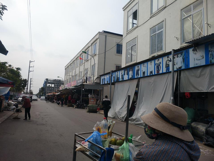 Theo ông Nguyễn Văn Tuấn, Chủ tịch UBND xã Ninh Hiệp cho biết, ngày 18/8/2018, UBND xã đã tổ chức vận động chủ đầu tư tự tháo dỡ phần lớn các công trình nằm trên đường sử dụng chung, khung mái trên đường và một phần công trình trên vỉa hè giáp dự án. Những hạng mục vi phạm còn lại, chủ đầu tư cam kết tháo dỡ sau.