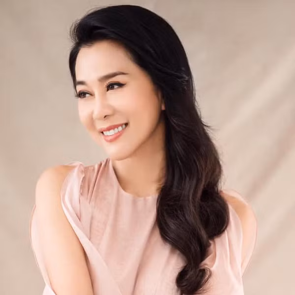 Chú ý đến nội tiết tố cũng góp phần giúp nhan sắc nữ MC bảo toàn cùng thời gian. Nhận thức được tầm quan trọng của estrogen tự nhiên, MC Kỳ Duyên khuyên các chị em từ 25 tuổi trở lên nên chú ý đến việc bổ sung estrogen. Không nên đợi đến khi lớn tuổi, nội tiết tố thiếu hụt trầm trọng mới gấp rút bổ sung.