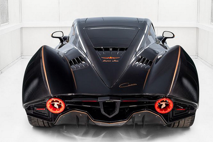 Mẫu xe hypercar điện Carmen Boulogne trang bị động cơ điện kép dẫn động cầu sau, cho phép nó sản sinh công suất 1.511 mã lực và momen xoắn cực đại 1.600Nm. Nhờ đó, chiếc xe có thể chạy nước rút từ 0-100km/h trong chưa đầy 2 giây và có tốc độ tối đa hơn 290km/h.